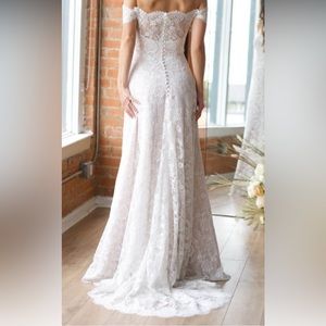 Watters Off-Shoulder Lace Wedding Dress in White